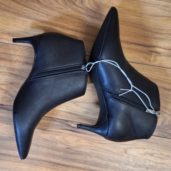 a new day Black Ankle Boots kitten heel NWT - Picture 2 of 7